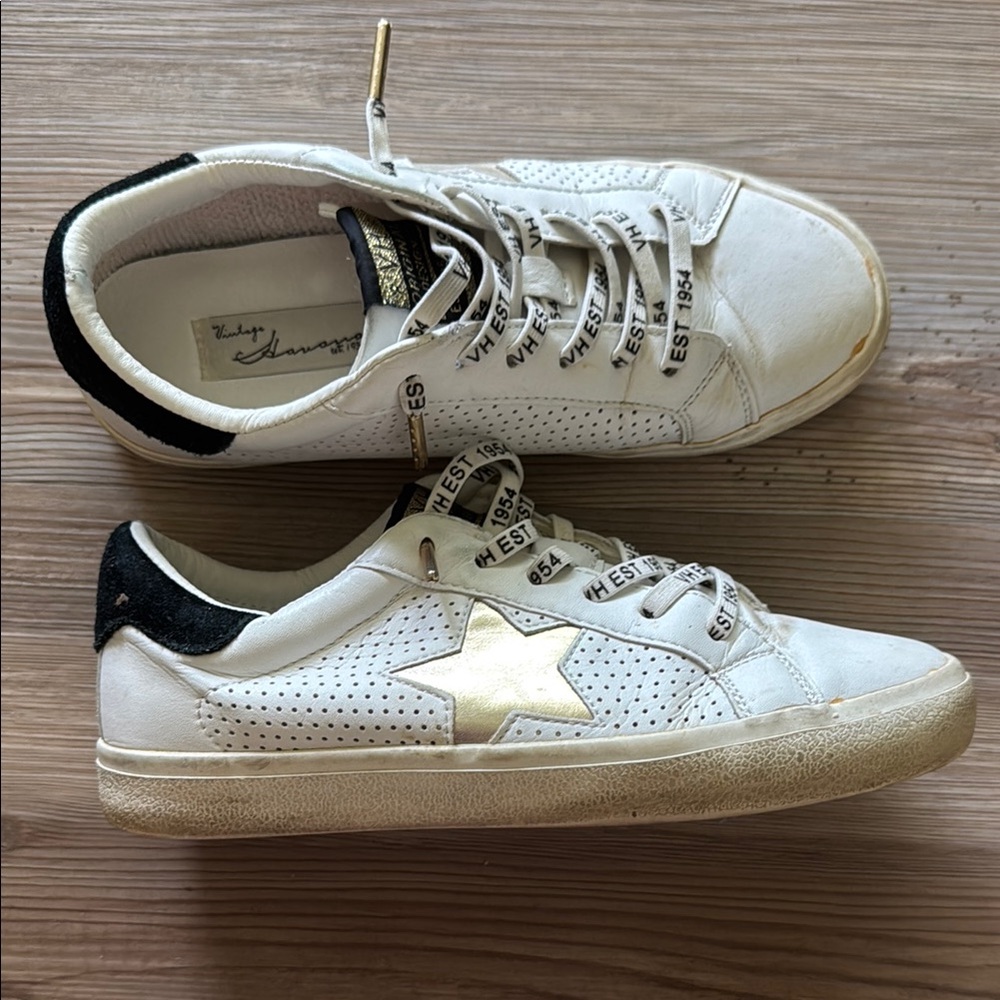 Vintage Havana White and Gold Athletic Shoes with Classic Design